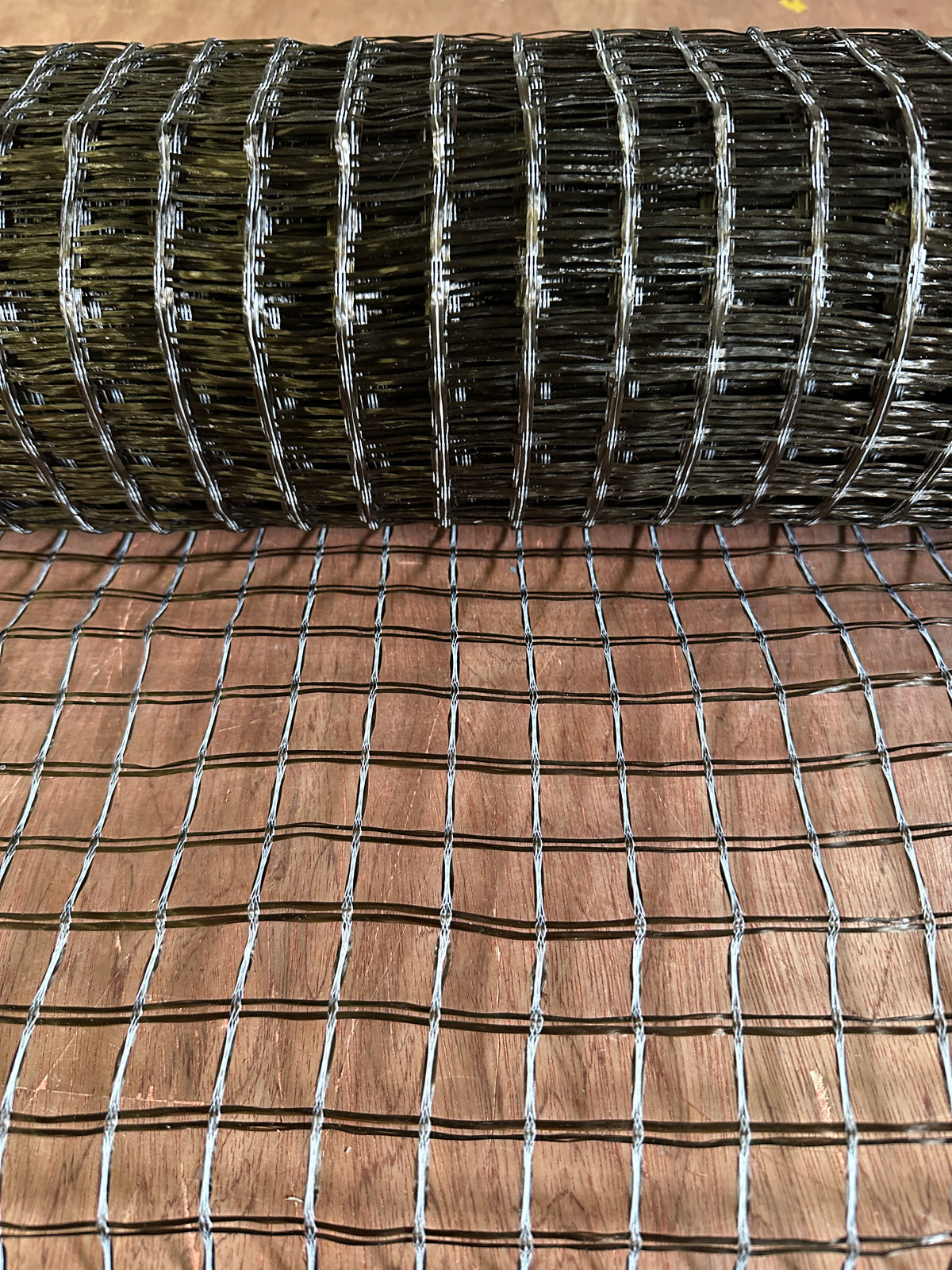 Siatka z włókna bazaltowego 30/30 kN/m, powłoka polimerowa, 25×25 mm, szerokość 1 m, rolka 50 m²